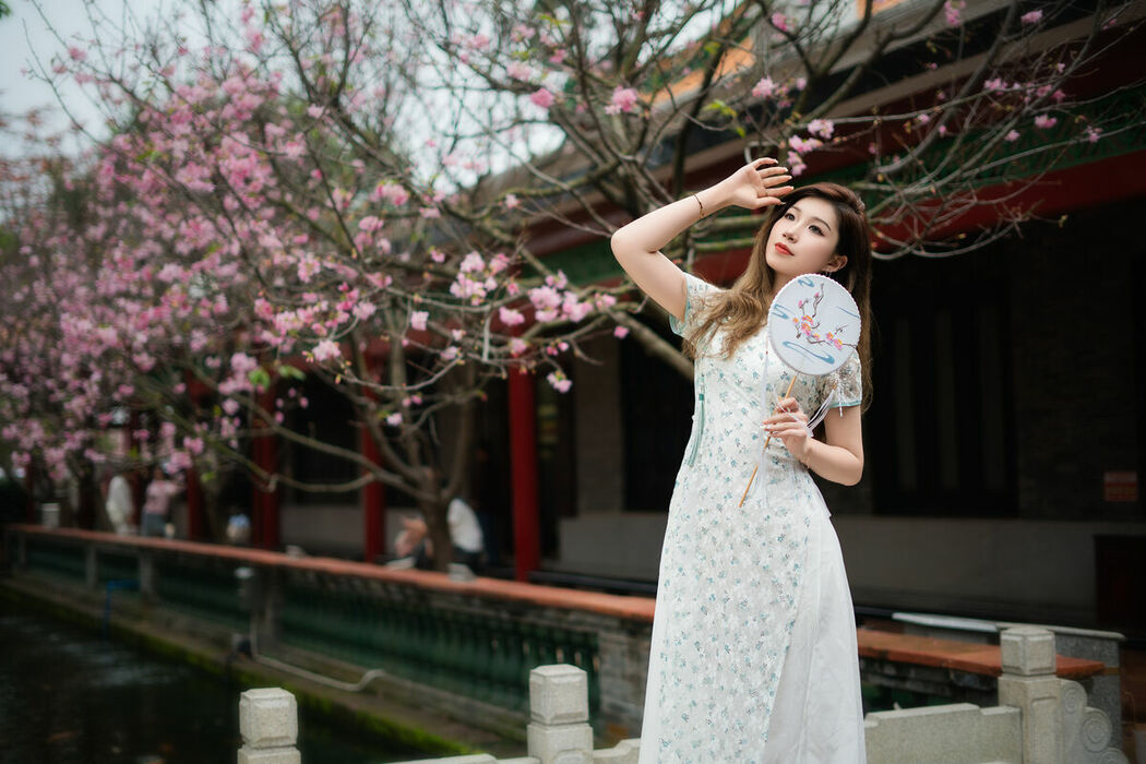 YiTuYu艺图语 Vol.10089 La Bi Xiao Xin (16P)