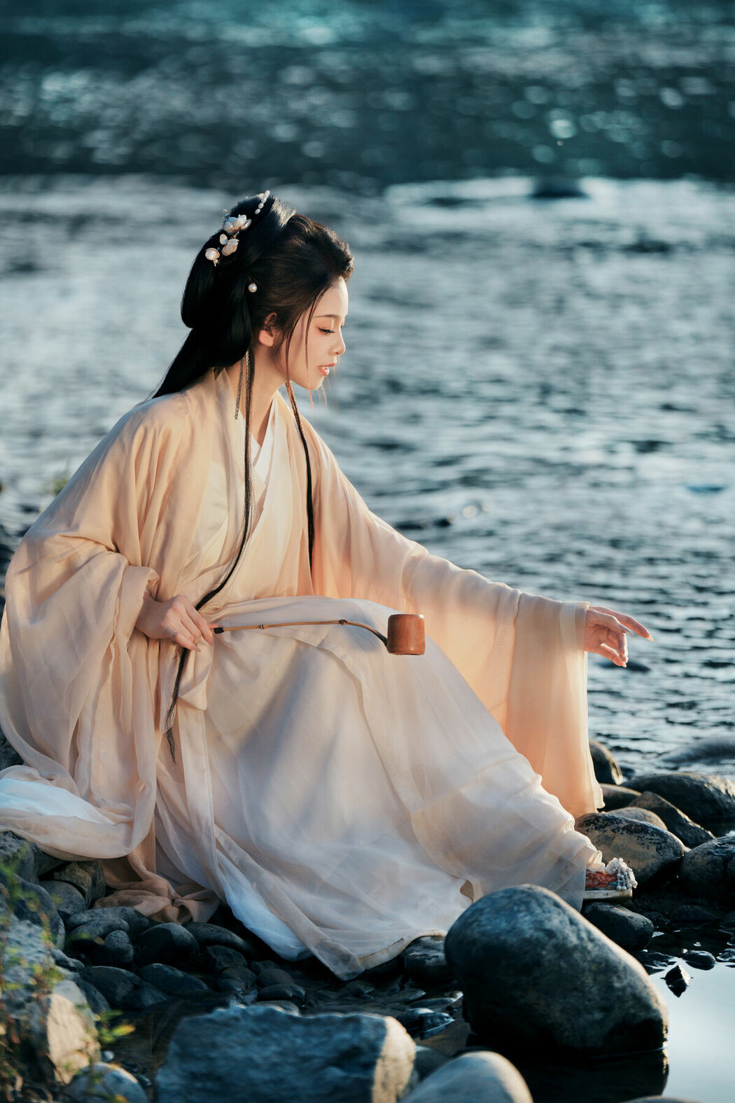 YiTuYu艺图语 Vol.10092 Luo Ning Tang (19P)