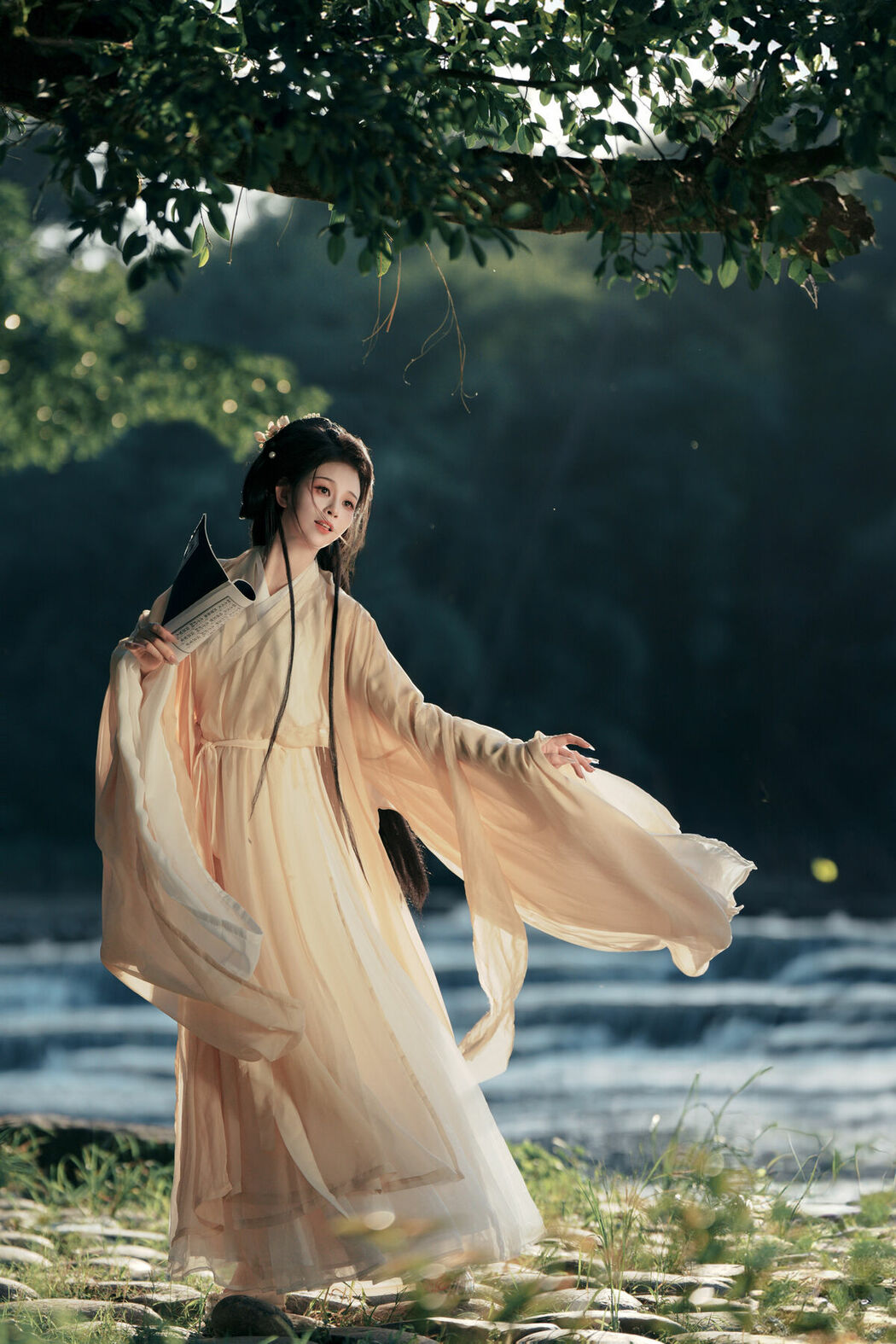 YiTuYu艺图语 Vol.10092 Luo Ning Tang (19P)
