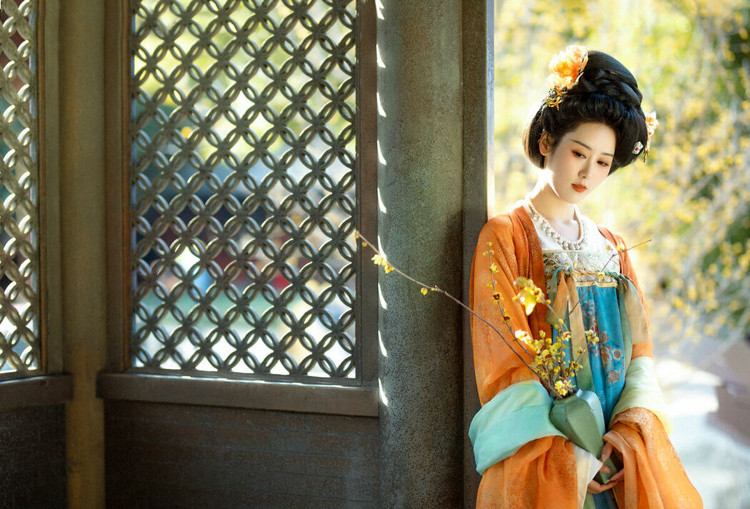 YiTuYu艺图语 Vol.10090 Ren Jian Yue-Su Chen (15P)