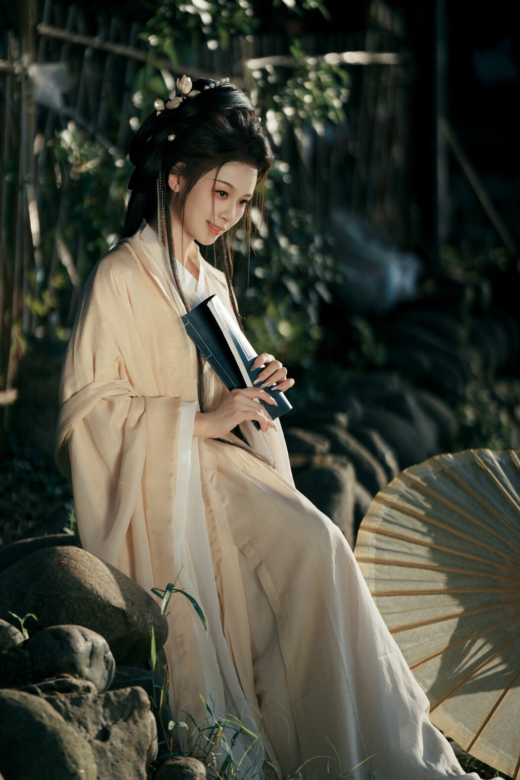 YiTuYu艺图语 Vol.10092 Luo Ning Tang (19P)