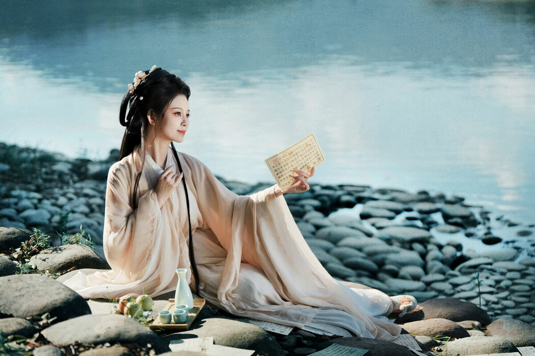 YiTuYu艺图语 Vol.10092 Luo Ning Tang (19P)