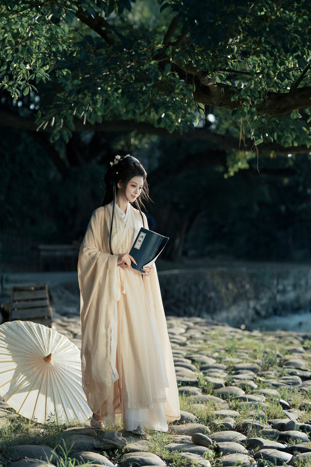 YiTuYu艺图语 Vol.10092 Luo Ning Tang (19P)