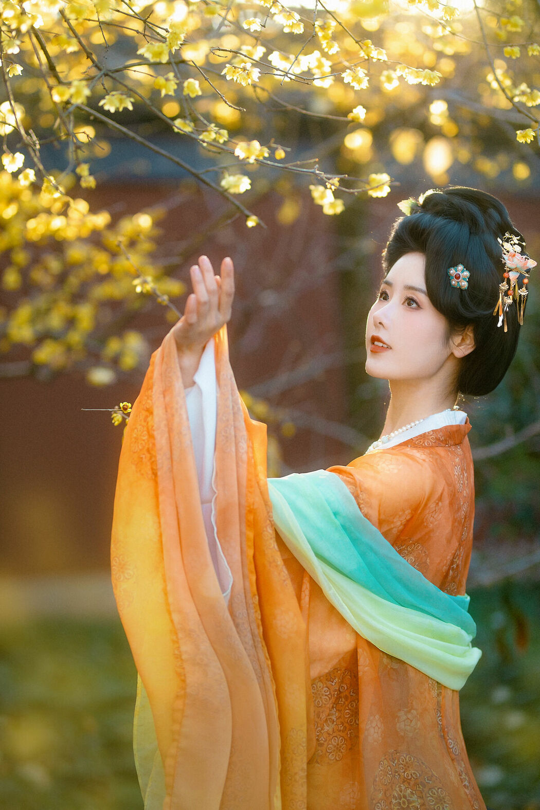YiTuYu艺图语 Vol.10090 Ren Jian Yue-Su Chen (15P)