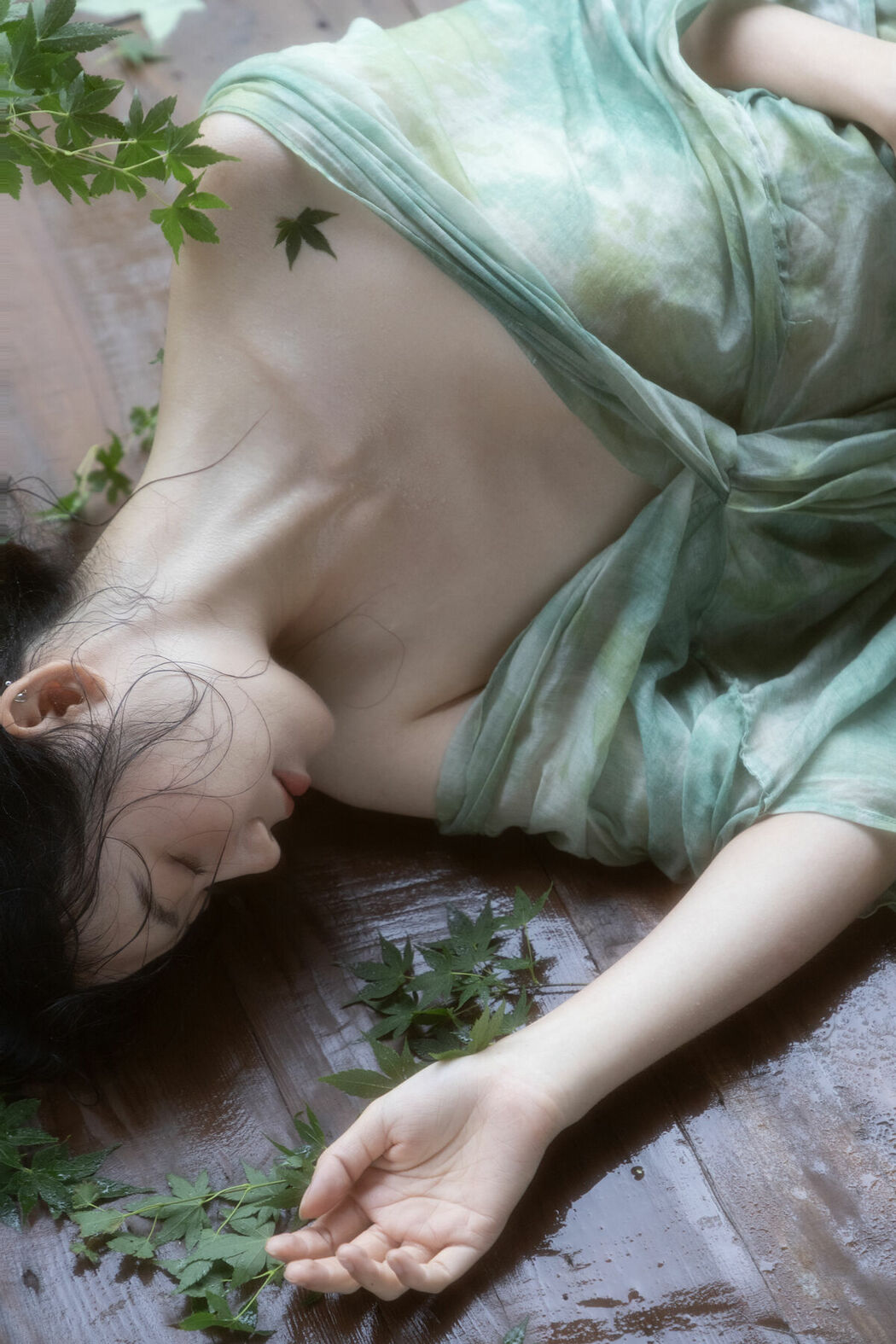YiTuYu艺图语 Vol.10094 Fei Sato Ni Ni (19P)