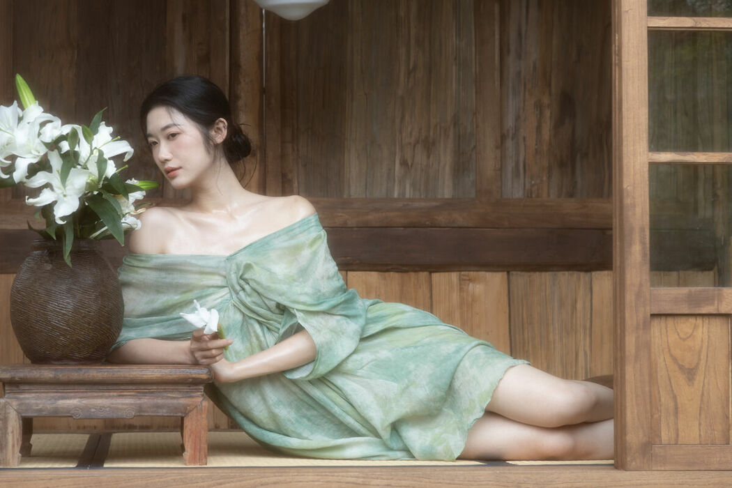 YiTuYu艺图语 Vol.10094 Fei Sato Ni Ni (19P)