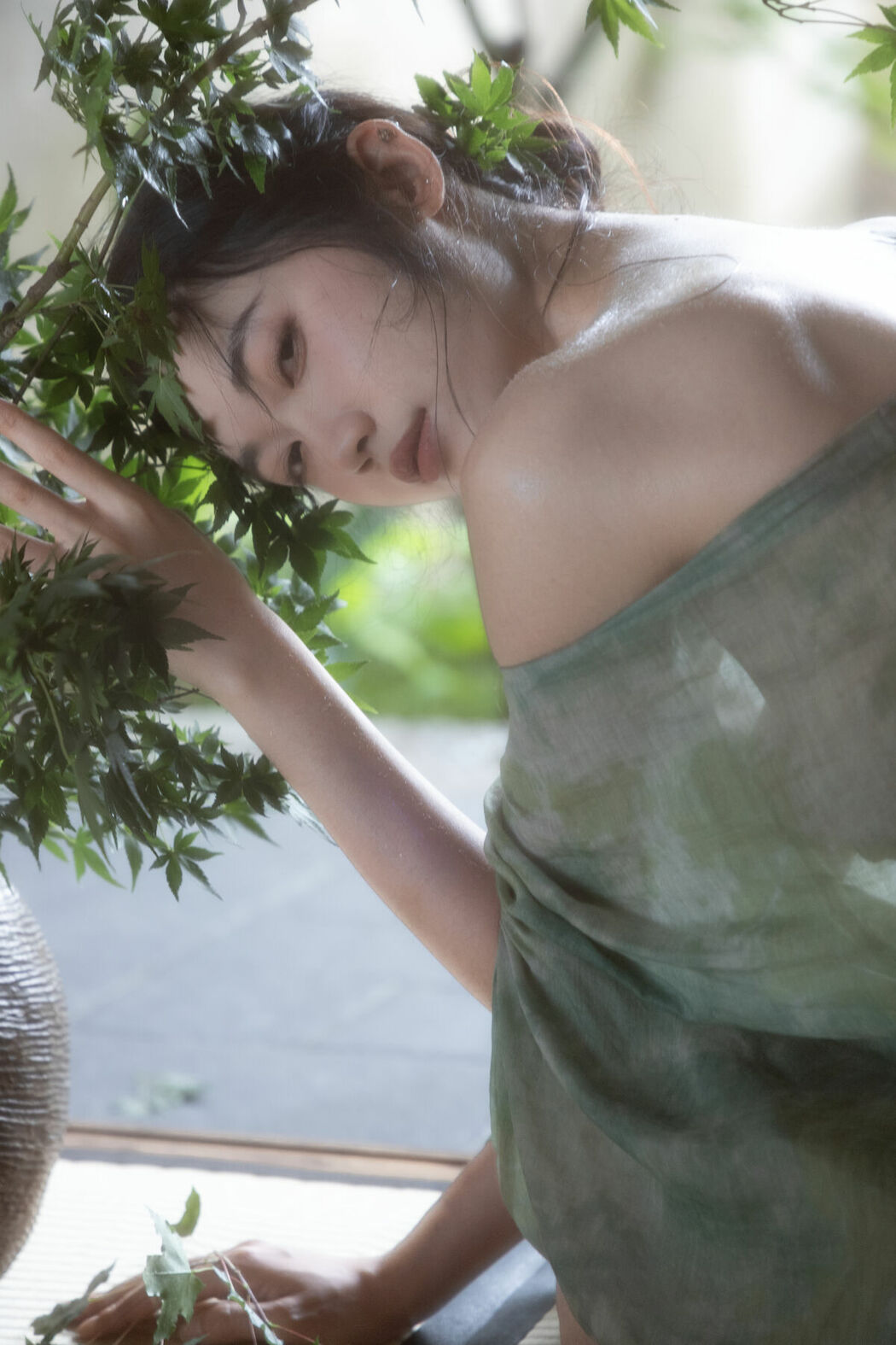 YiTuYu艺图语 Vol.10094 Fei Sato Ni Ni (19P)