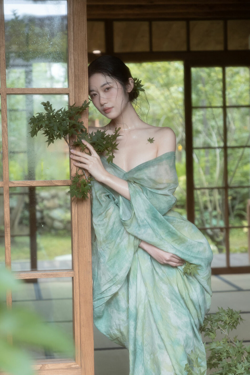 YiTuYu艺图语 Vol.10094 Fei Sato Ni Ni (19P)