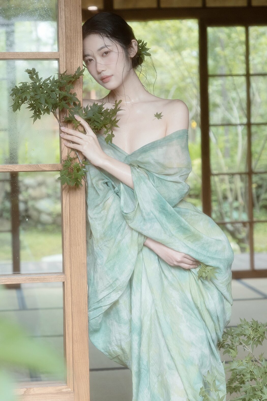 YiTuYu艺图语 Vol.10094 Fei Sato Ni Ni (19P) Cover Photo