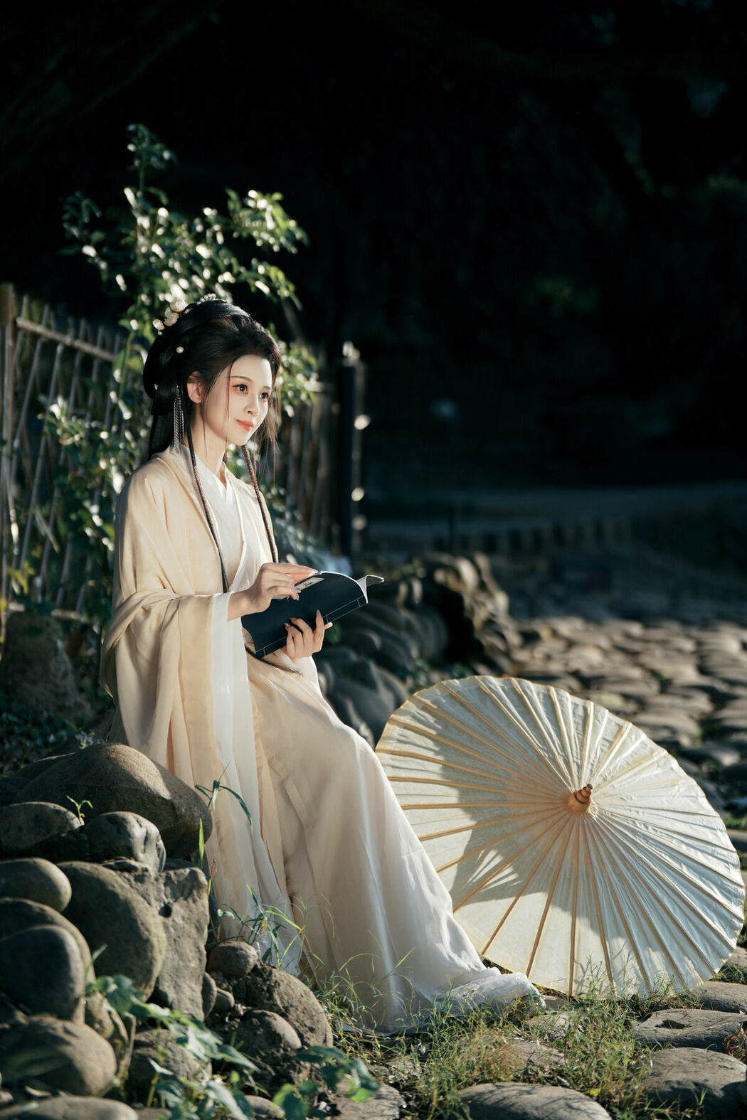 YiTuYu艺图语 Vol.10092 Luo Ning Tang (19P)