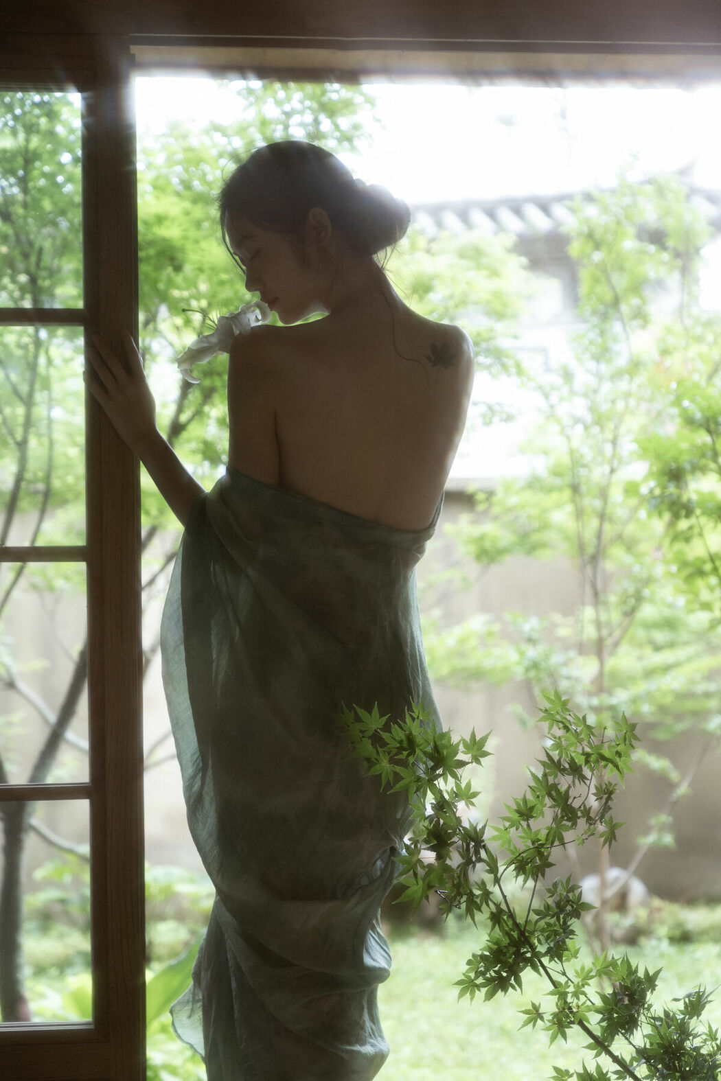 YiTuYu艺图语 Vol.10094 Fei Sato Ni Ni (19P)