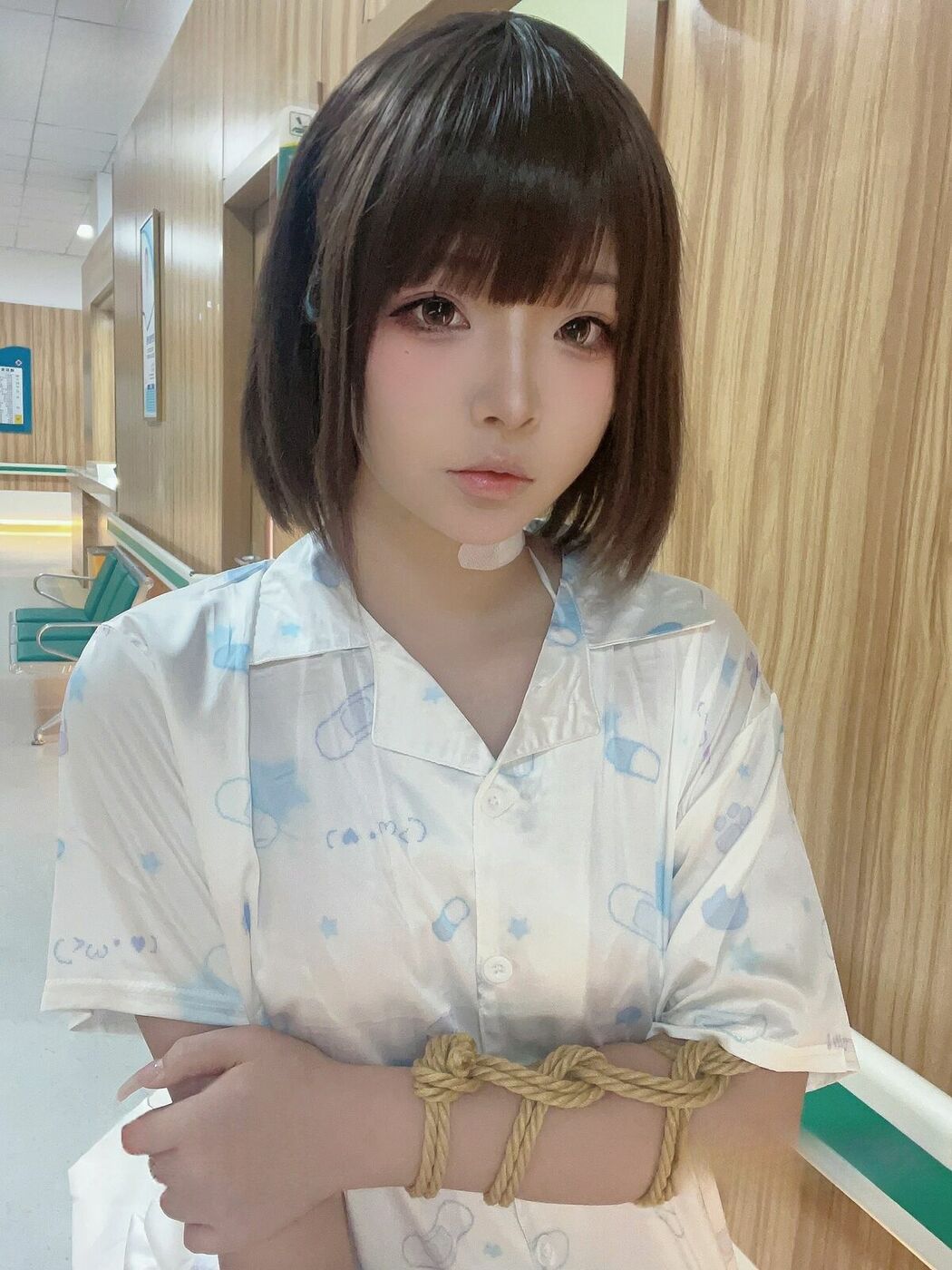 Coser@yuuhui玉汇 – 生病的妹妹 (38P – 2V)