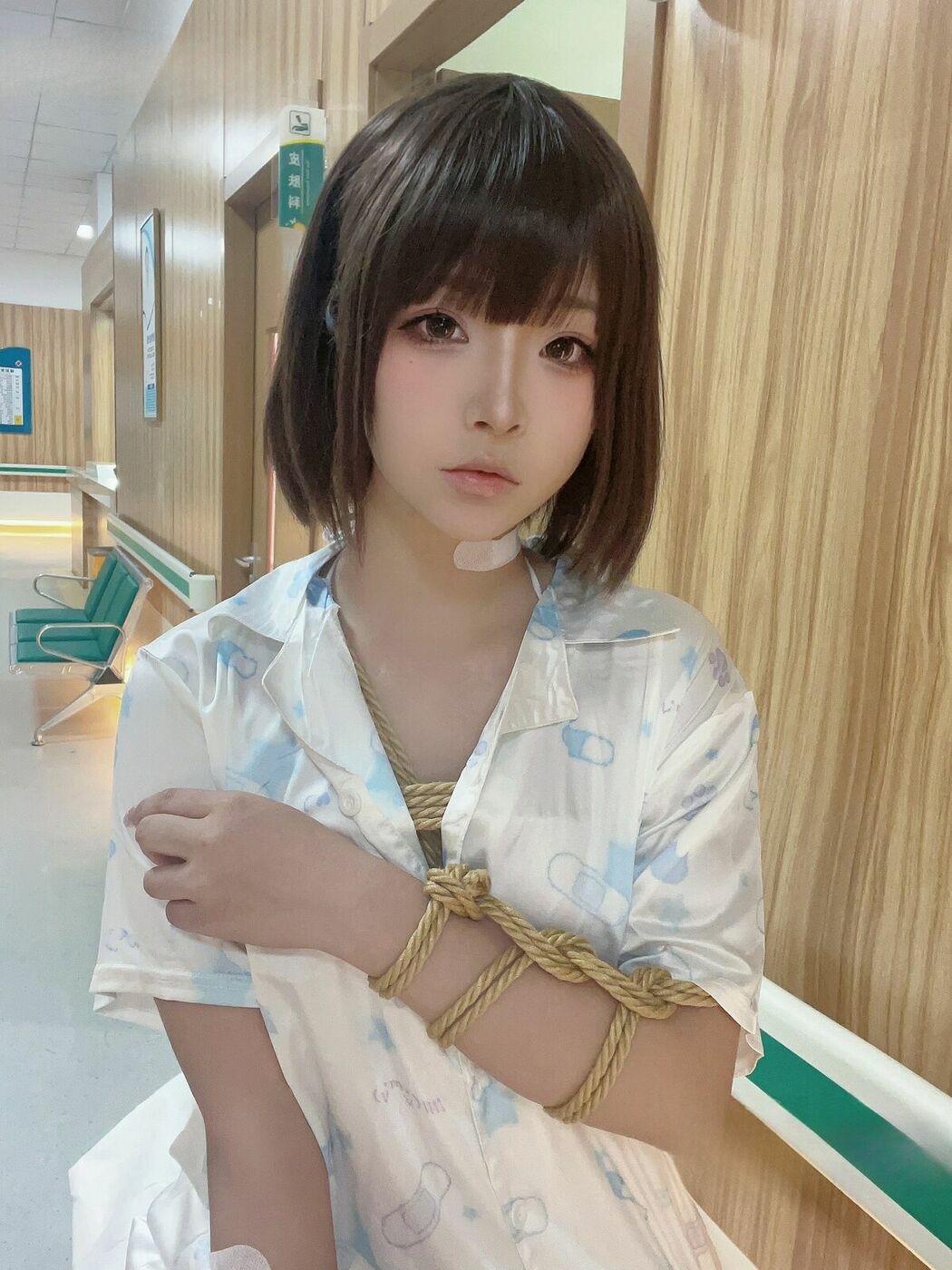 Coser@yuuhui玉汇 – 生病的妹妹 (38P – 2V)