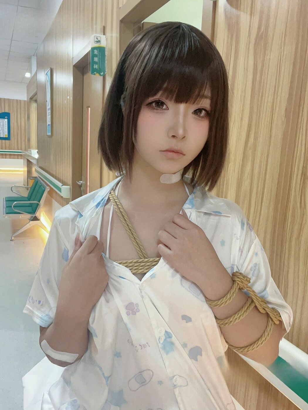 Coser@yuuhui玉汇 – 生病的妹妹 (38P – 2V)