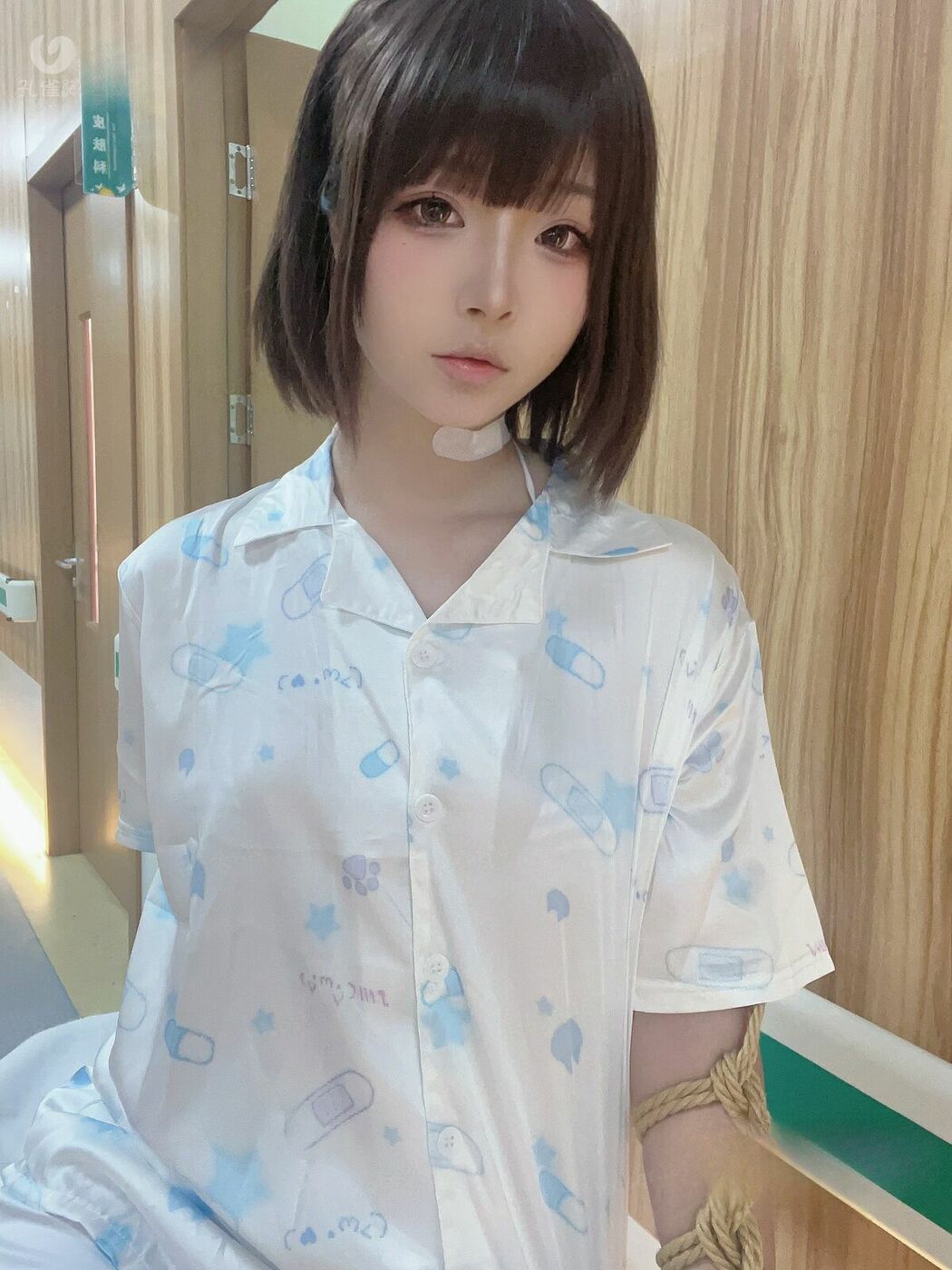 Coser@yuuhui玉汇 – 生病的妹妹 (38P – 2V)