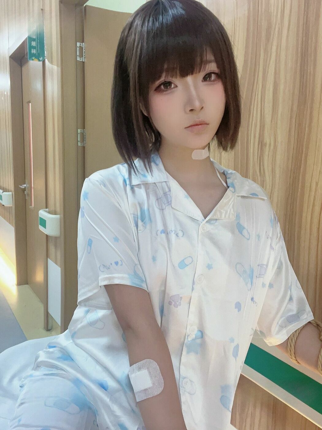 Coser@yuuhui玉汇 – 生病的妹妹 (38P – 2V)