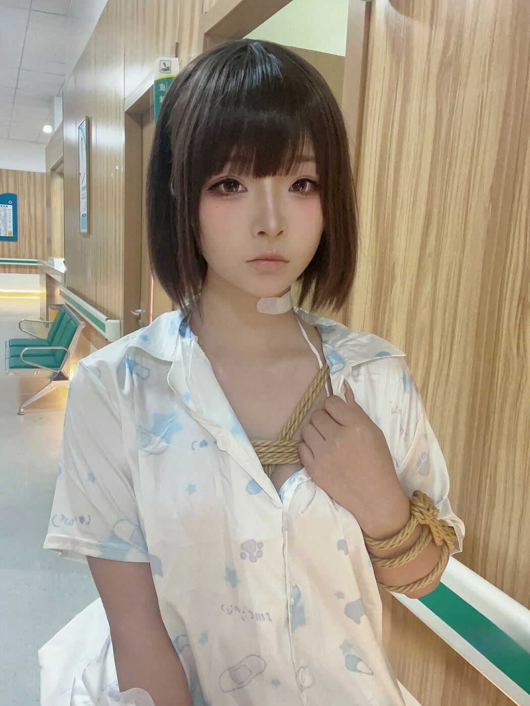 Coser@yuuhui玉汇 – 生病的妹妹 (38P – 2V)