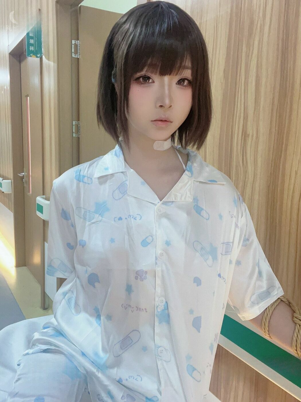 Coser@yuuhui玉汇 – 生病的妹妹 (38P – 2V)