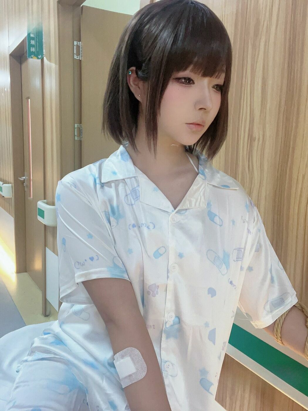 Coser@yuuhui玉汇 – 生病的妹妹 (38P – 2V)