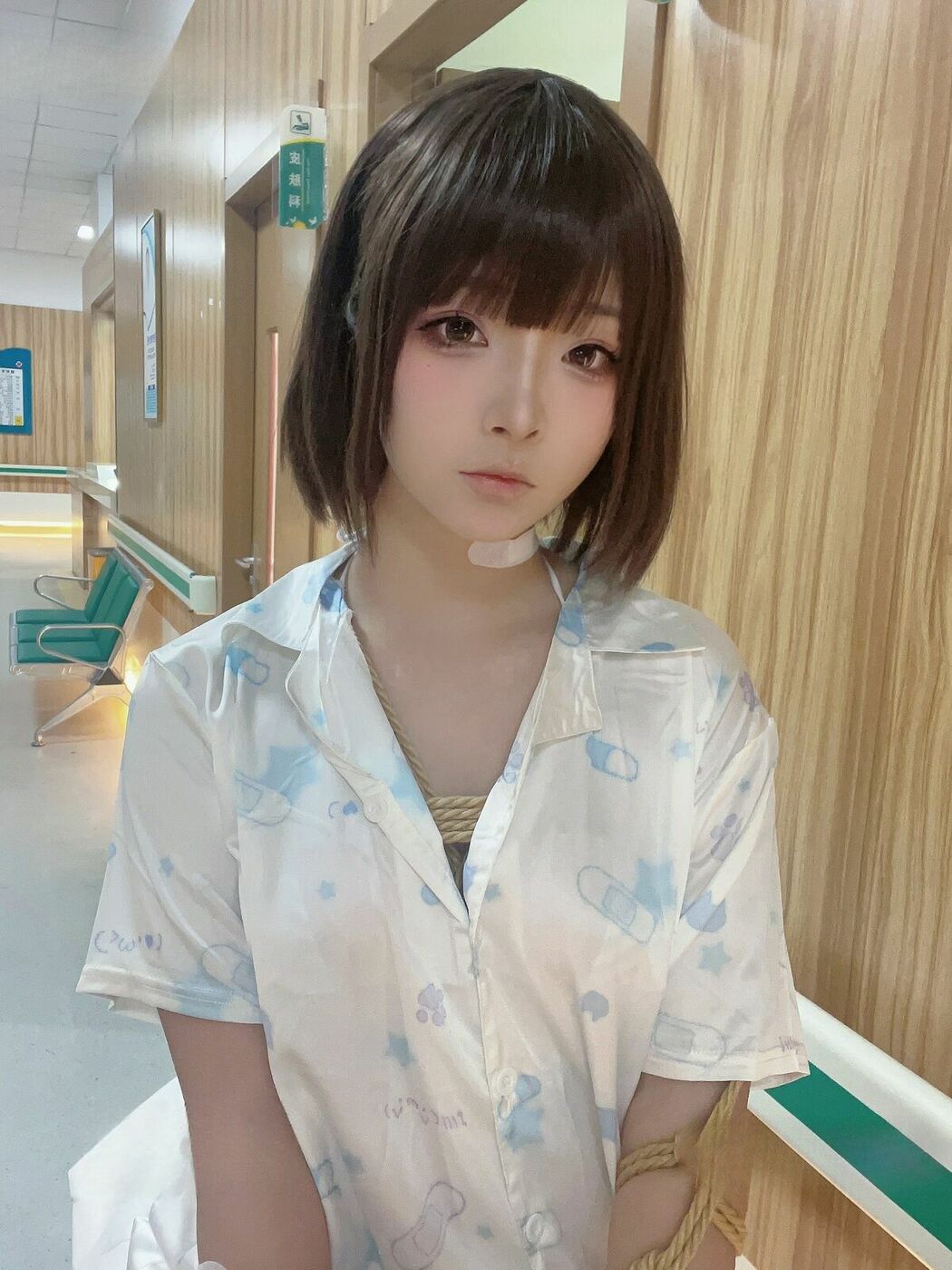 Coser@yuuhui玉汇 – 生病的妹妹 (38P – 2V)