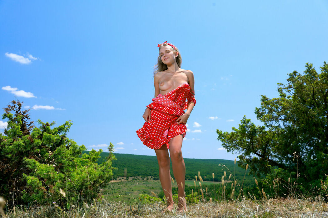 MetArt Xenia – Countryside Charm Part01 (61P)