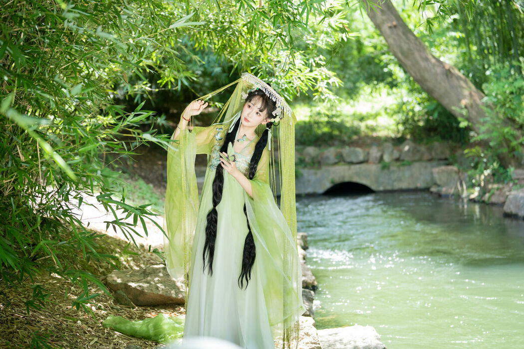 YiTuYu艺图语 Vol.10102 Jiao Yi Zhi Sui Sui (53P)