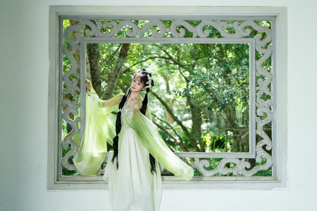 YiTuYu艺图语 Vol.10102 Jiao Yi Zhi Sui Sui (53P)