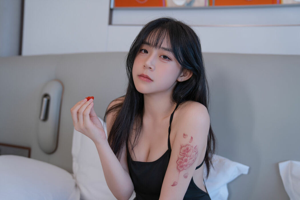 YiTuYu艺图语 Vol.10112 Yi Yuan Tong Xue Jodie (73P)