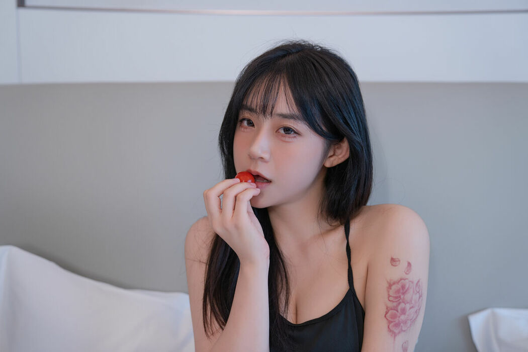 YiTuYu艺图语 Vol.10112 Yi Yuan Tong Xue Jodie (73P)