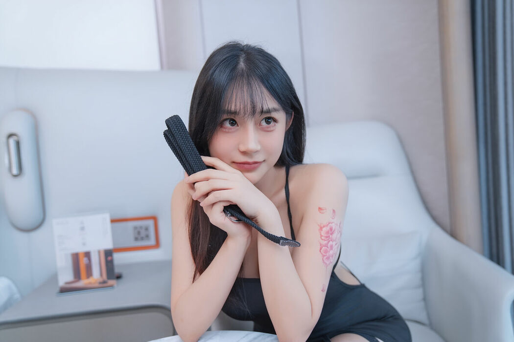 YiTuYu艺图语 Vol.10112 Yi Yuan Tong Xue Jodie (73P)