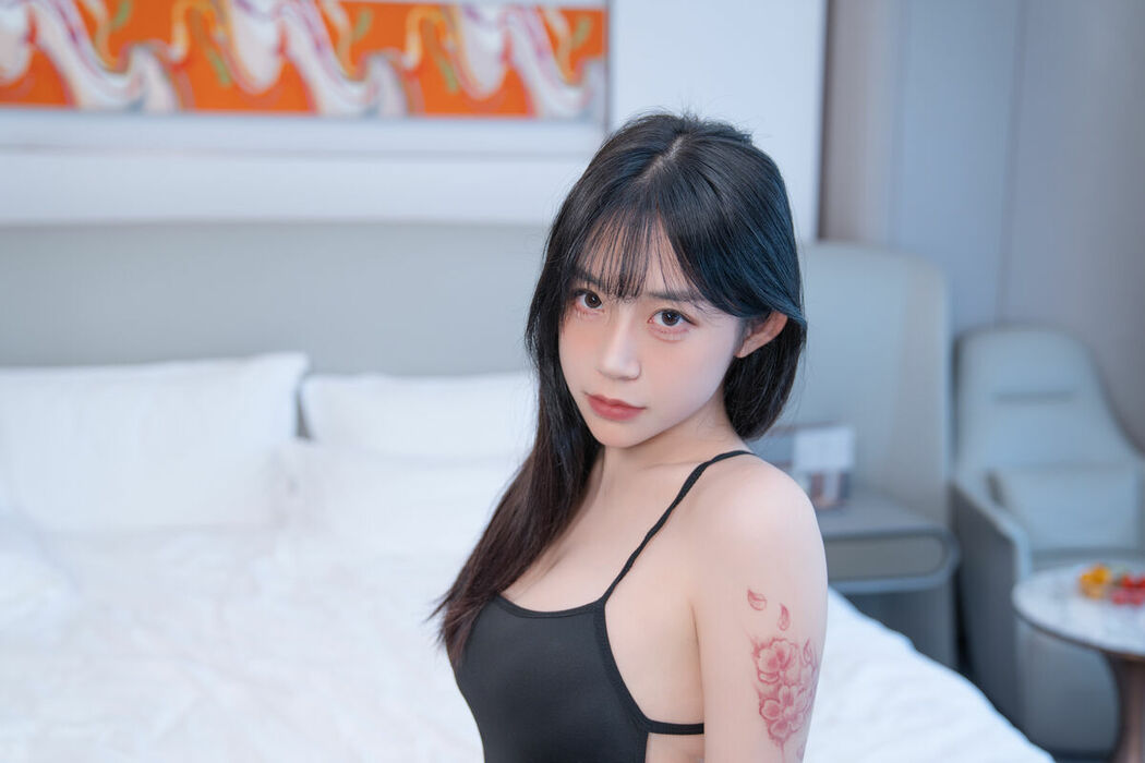 YiTuYu艺图语 Vol.10112 Yi Yuan Tong Xue Jodie (73P)