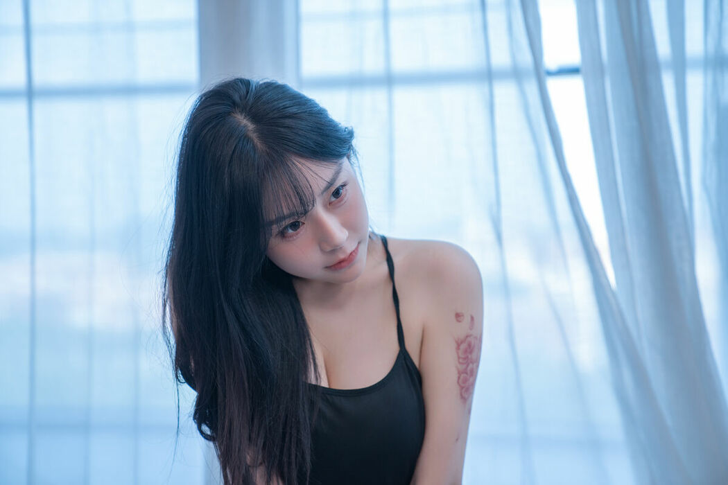 YiTuYu艺图语 Vol.10112 Yi Yuan Tong Xue Jodie (73P)