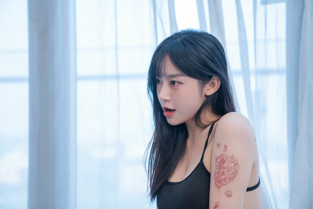 YiTuYu艺图语 Vol.10112 Yi Yuan Tong Xue Jodie (73P)