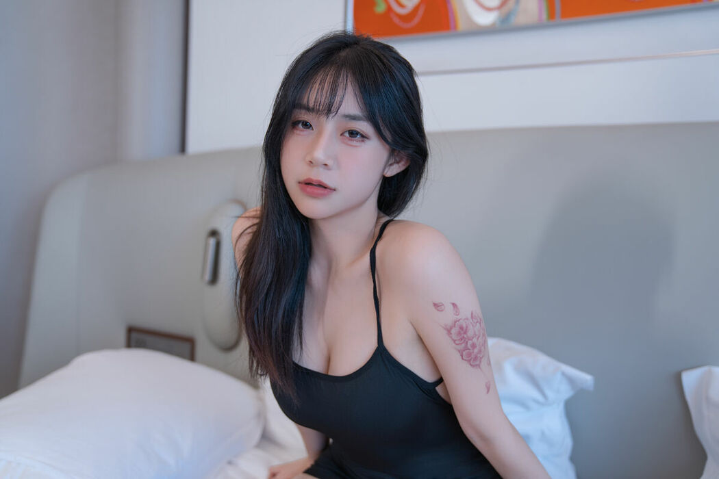 YiTuYu艺图语 Vol.10112 Yi Yuan Tong Xue Jodie (73P)