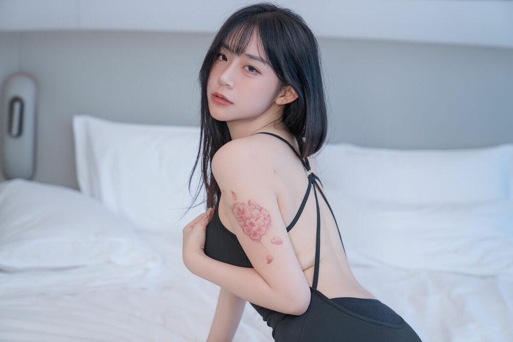 YiTuYu艺图语 Vol.10112 Yi Yuan Tong Xue Jodie (73P)