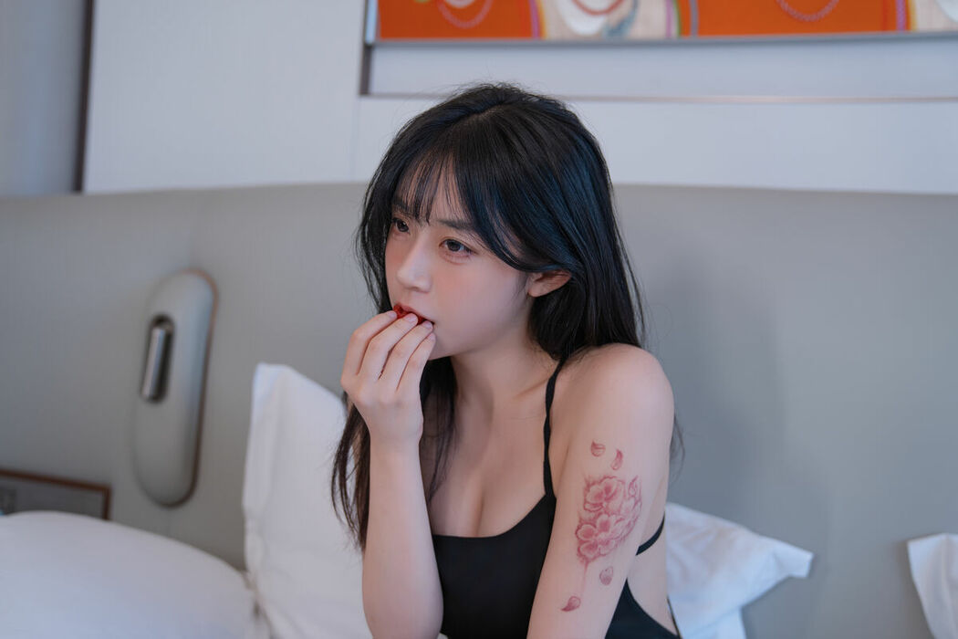 YiTuYu艺图语 Vol.10112 Yi Yuan Tong Xue Jodie (73P)