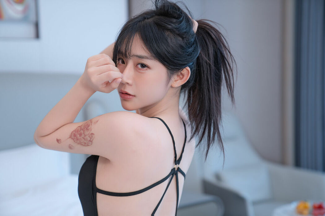 YiTuYu艺图语 Vol.10112 Yi Yuan Tong Xue Jodie (73P)