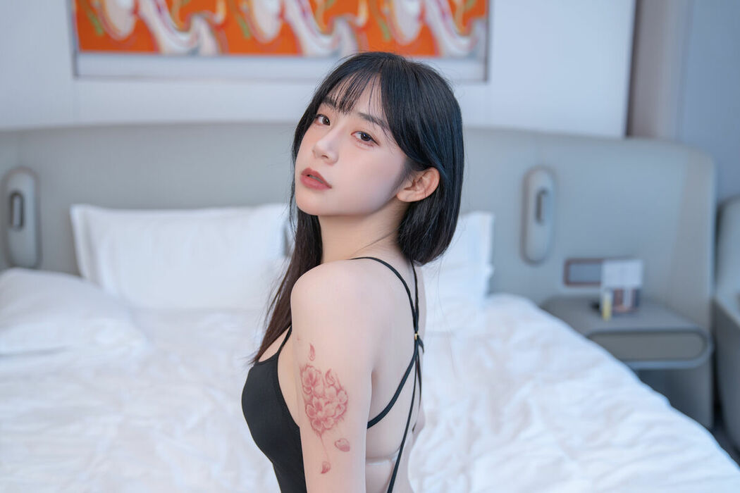 YiTuYu艺图语 Vol.10112 Yi Yuan Tong Xue Jodie (73P)