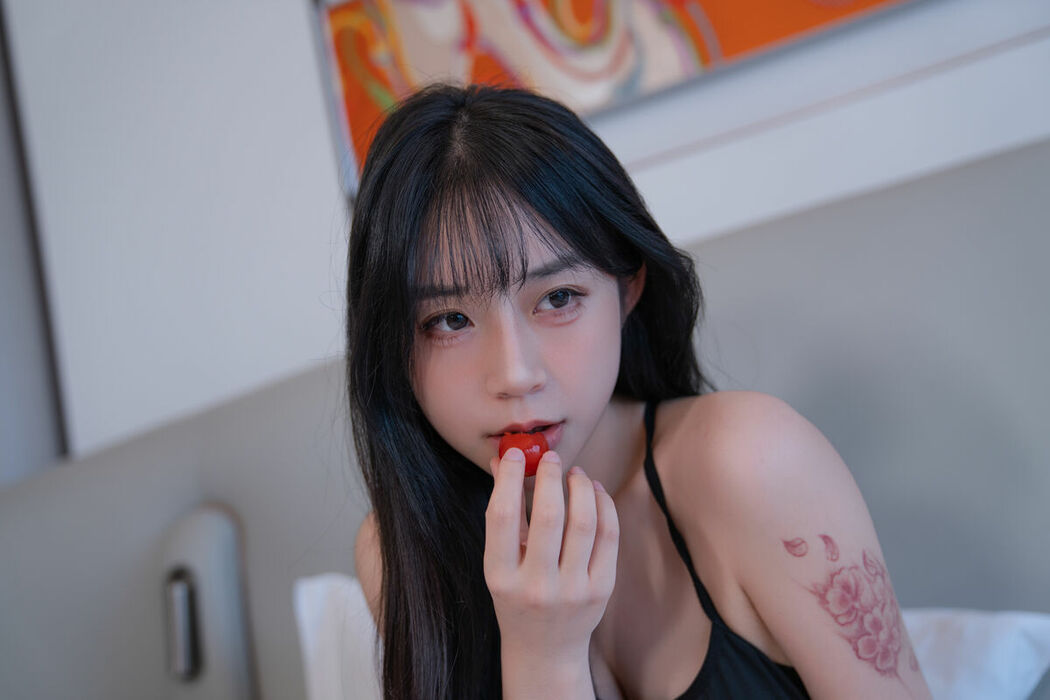 YiTuYu艺图语 Vol.10112 Yi Yuan Tong Xue Jodie (73P)