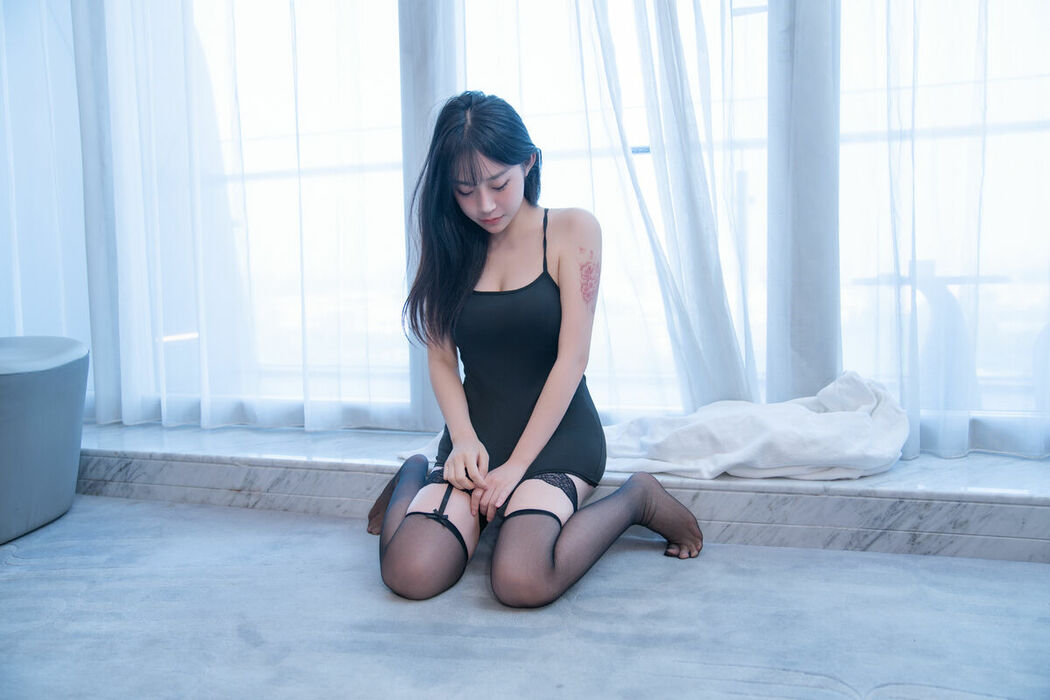 YiTuYu艺图语 Vol.10112 Yi Yuan Tong Xue Jodie (73P)
