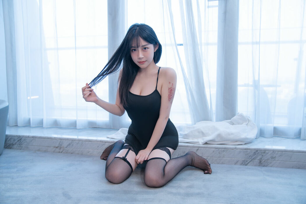 YiTuYu艺图语 Vol.10112 Yi Yuan Tong Xue Jodie (73P)
