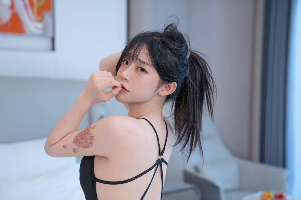 YiTuYu艺图语 Vol.10112 Yi Yuan Tong Xue Jodie (73P)