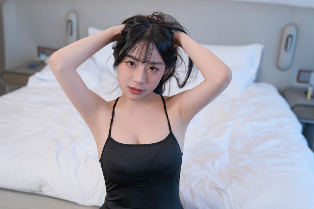YiTuYu艺图语 Vol.10112 Yi Yuan Tong Xue Jodie (73P)