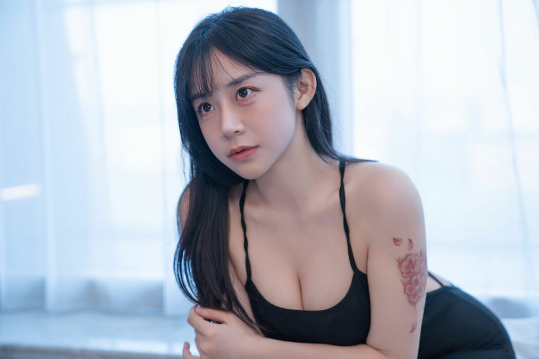 YiTuYu艺图语 Vol.10112 Yi Yuan Tong Xue Jodie (73P)