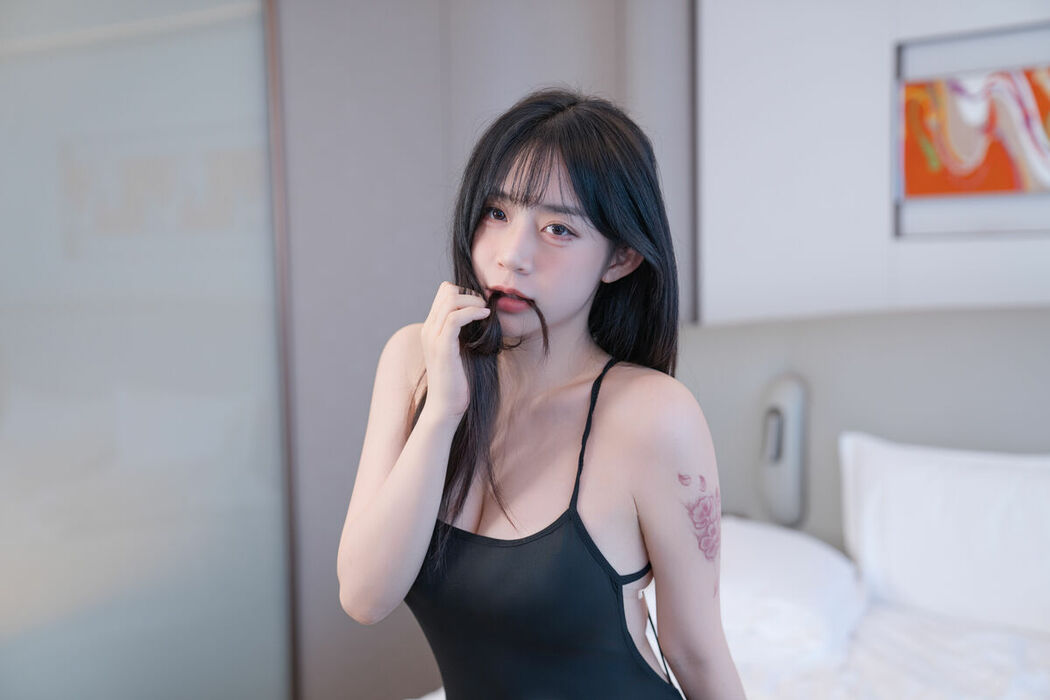 YiTuYu艺图语 Vol.10112 Yi Yuan Tong Xue Jodie (73P)