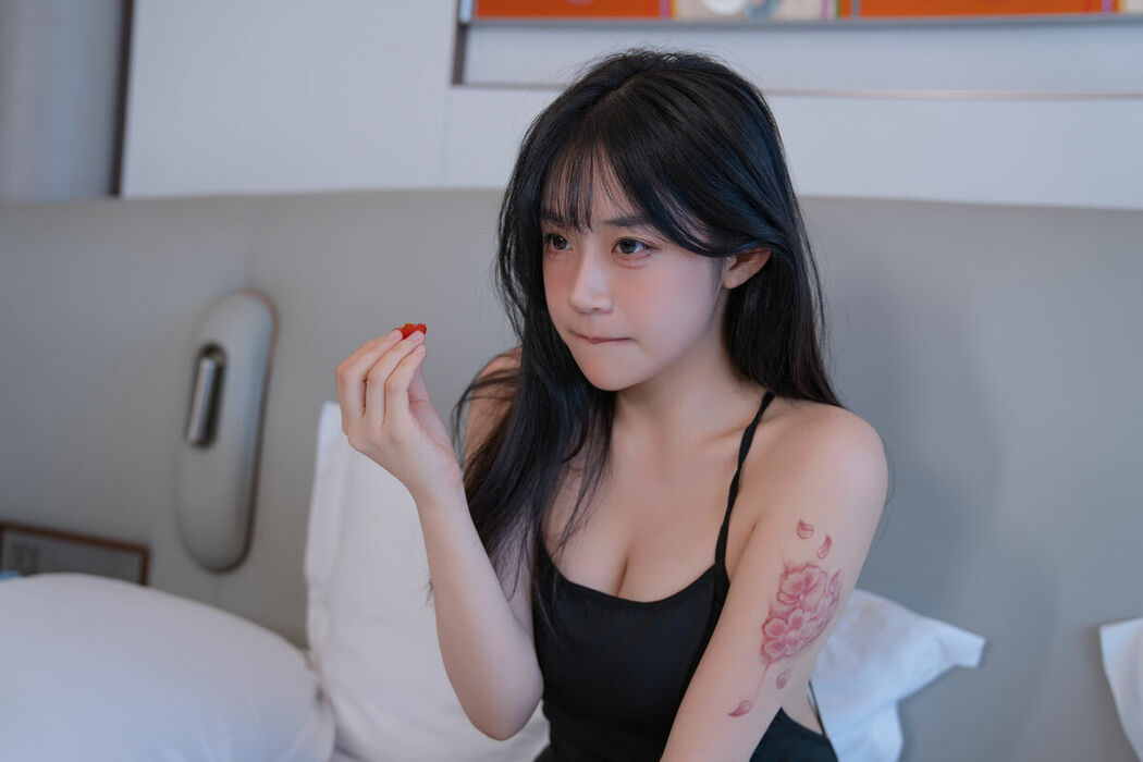 YiTuYu艺图语 Vol.10112 Yi Yuan Tong Xue Jodie (73P)