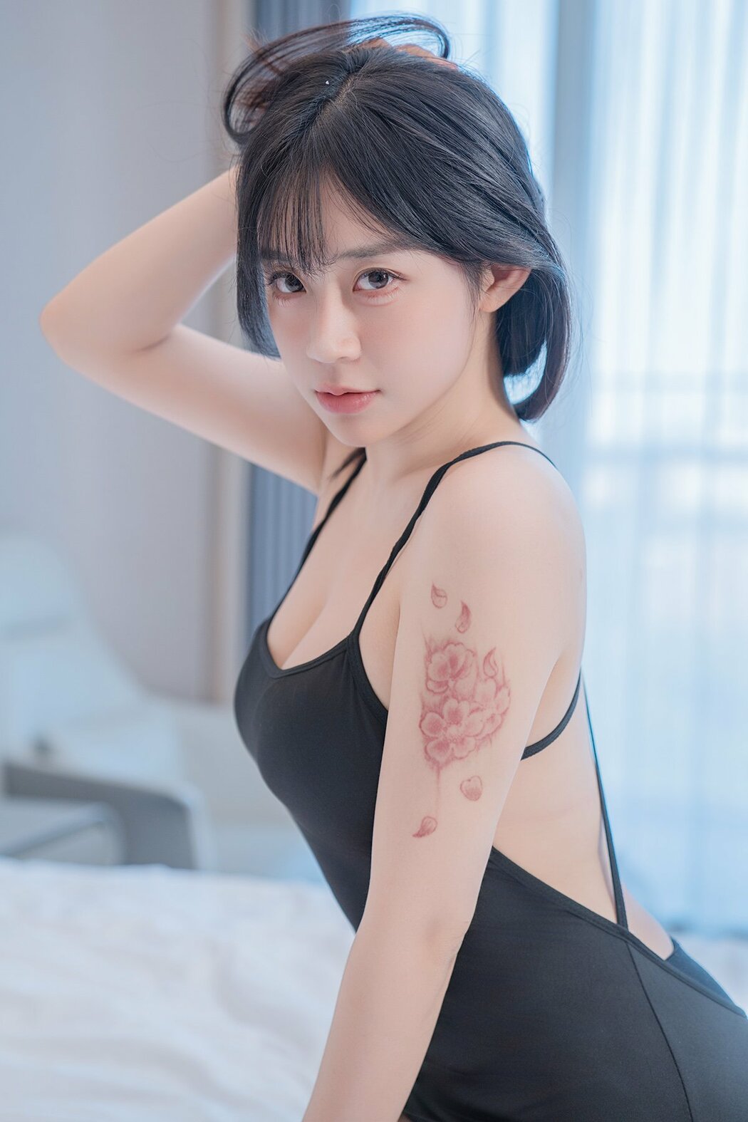 YiTuYu艺图语 Vol.10112 Yi Yuan Tong Xue Jodie (73P) Cover Photo