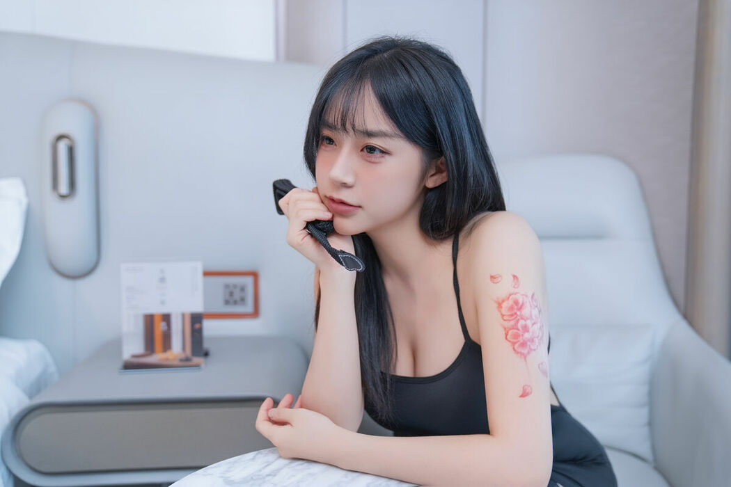 YiTuYu艺图语 Vol.10112 Yi Yuan Tong Xue Jodie (73P)