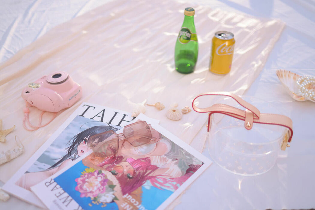 Coser@桜满三时 – 碧蓝航线 大凤 泳装 Part01 (69P)