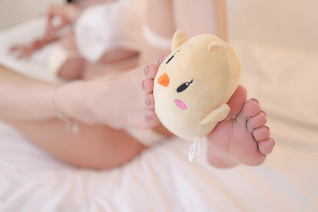 Coser@桜满三时 – 碧蓝航线 大凤 泳装 Part01 (69P)